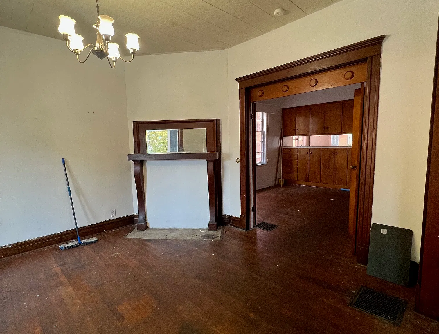 4 bed, 2045 sqft, $1,350 — Photo 2