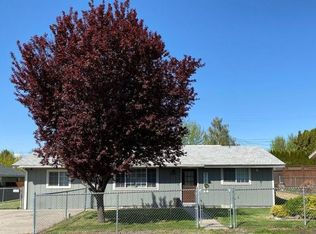 210 Adams Park Dr, Zillah, WA 98953
