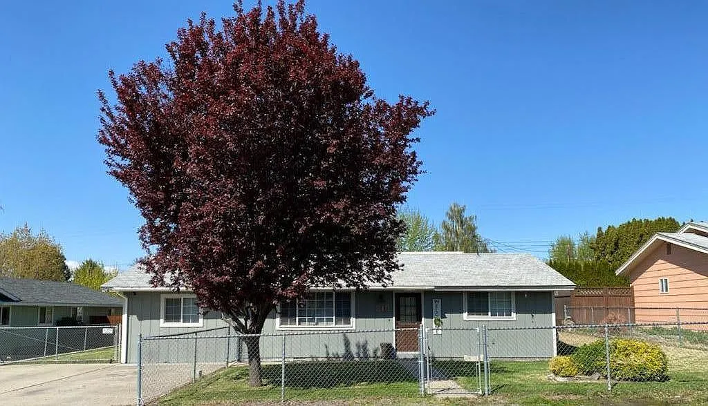 210 Adams Park Dr photo 1