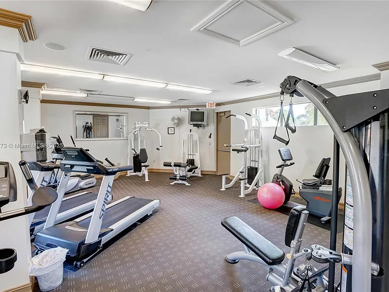 600 Uno Lago Dr #302 — Photo 10