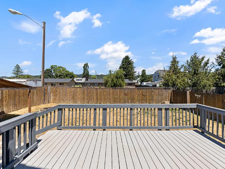 627 W Main St — Photo 26