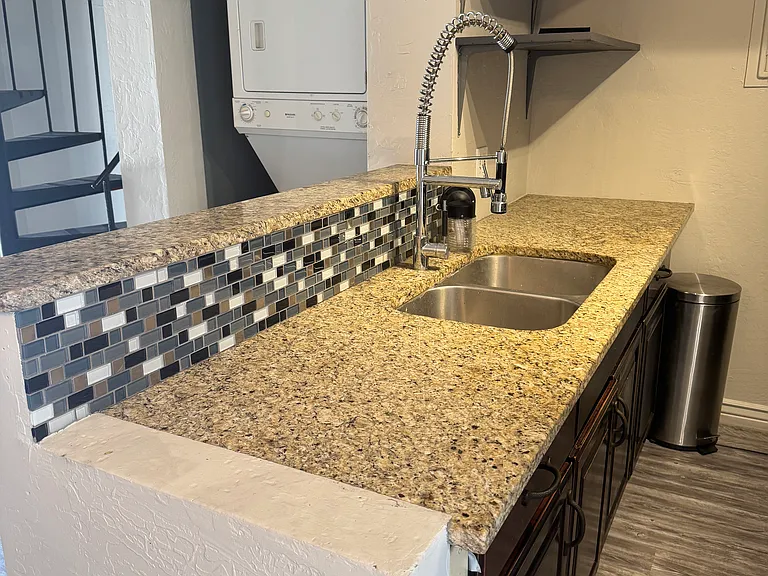 4240 N Longview Ave #2 — Photo 18