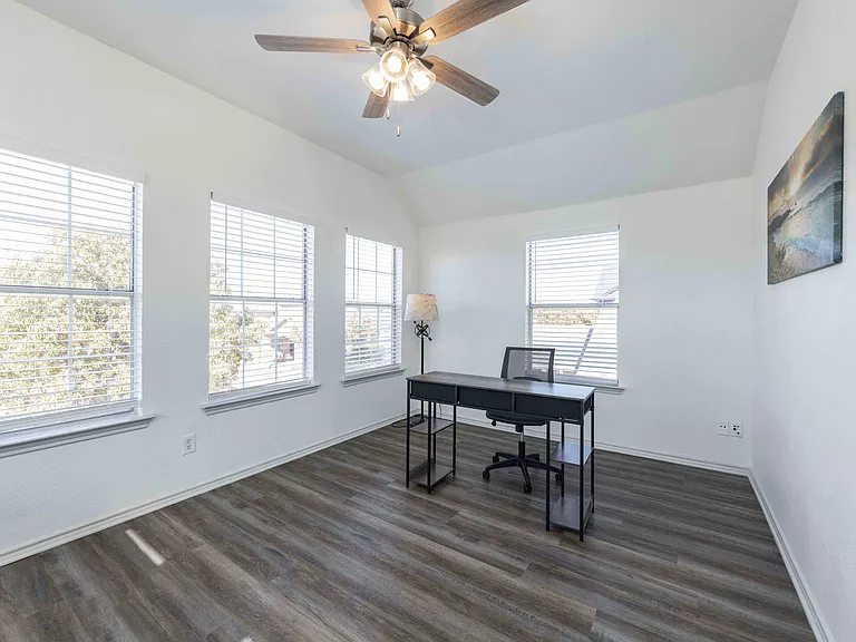 2672 Blackstone Dr — Photo 9
