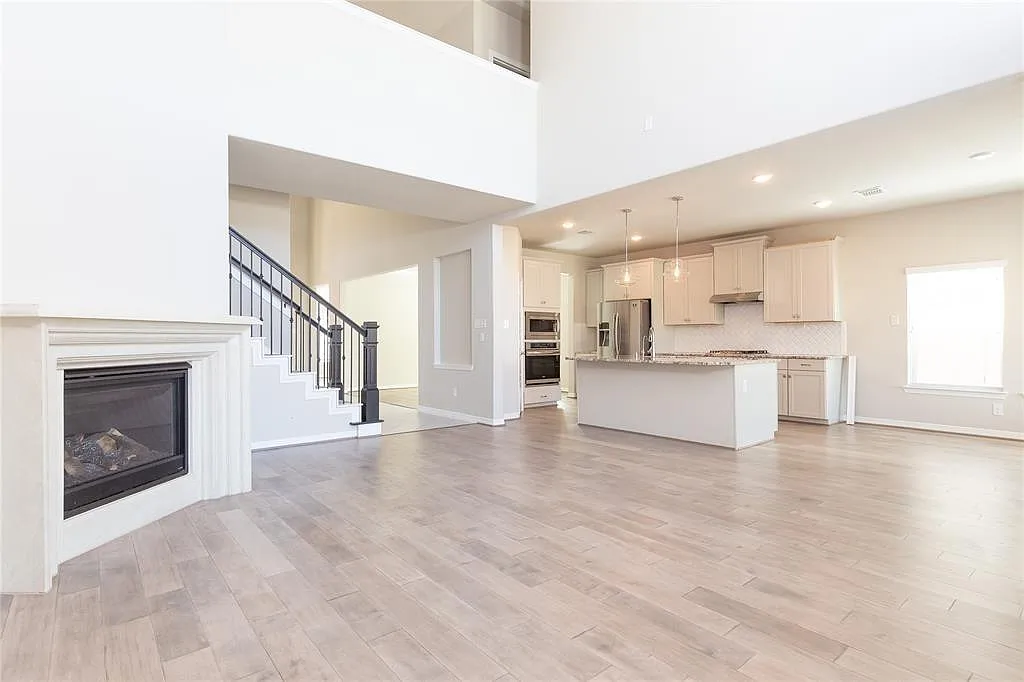 4 bed, 3.5 bath, 2938 sqft, $3,400 — Photo 4