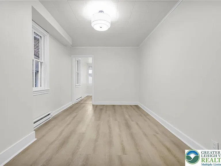 128 W Fairview St — Photo 9