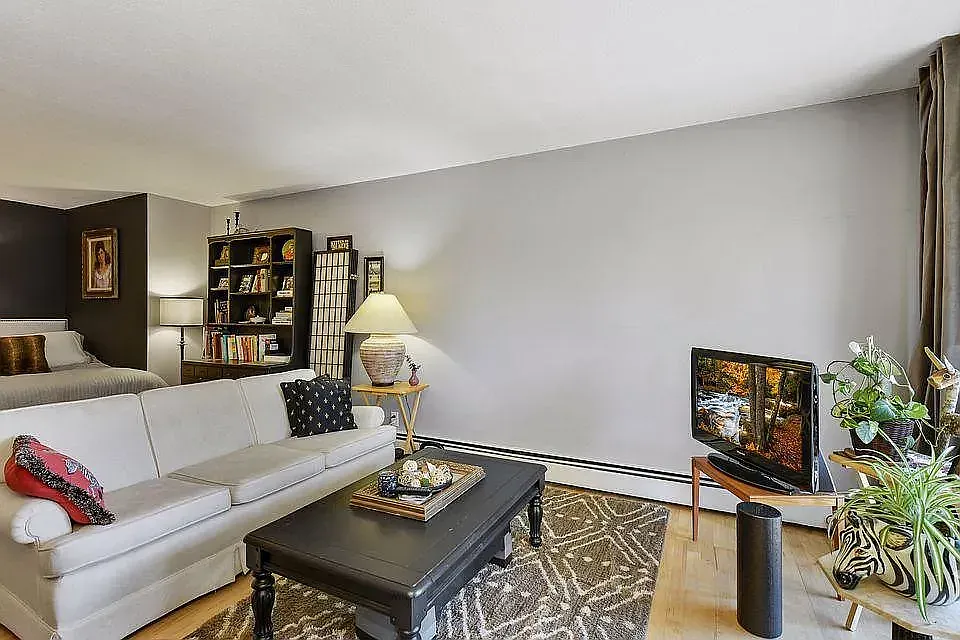 3540 Hennepin Ave S #303