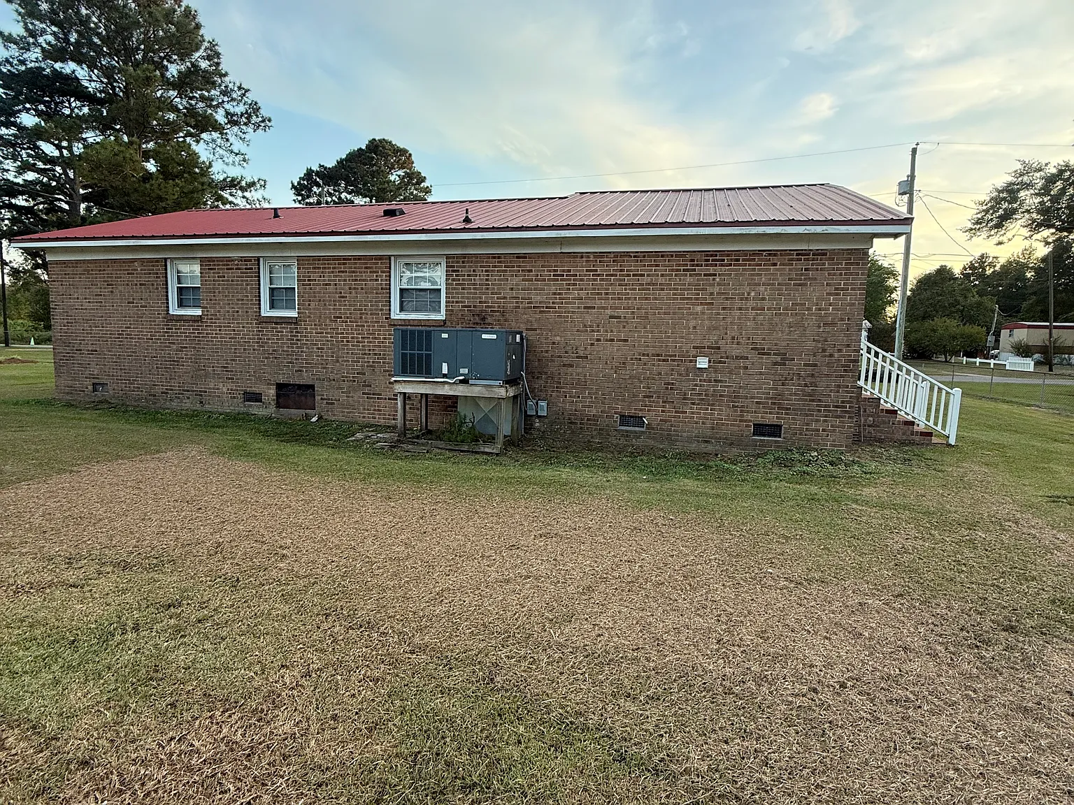 3 bed, 1.5 bath, 1241 sqft, $1,450 — Photo 3