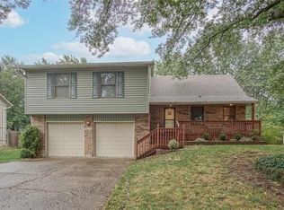 6223 Greenwood Dr, Shawnee, KS 66216