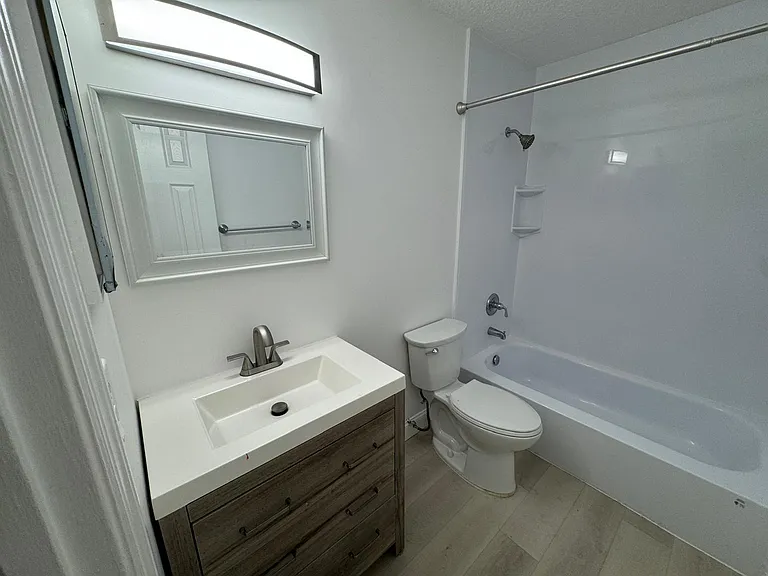 11660 NW 45th St #1-4 — Photo 5