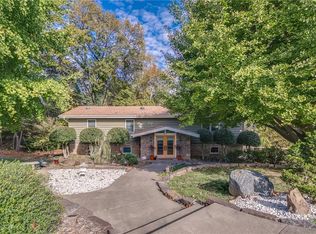 803 N Lakeview Dr, Rogers, AR 72756