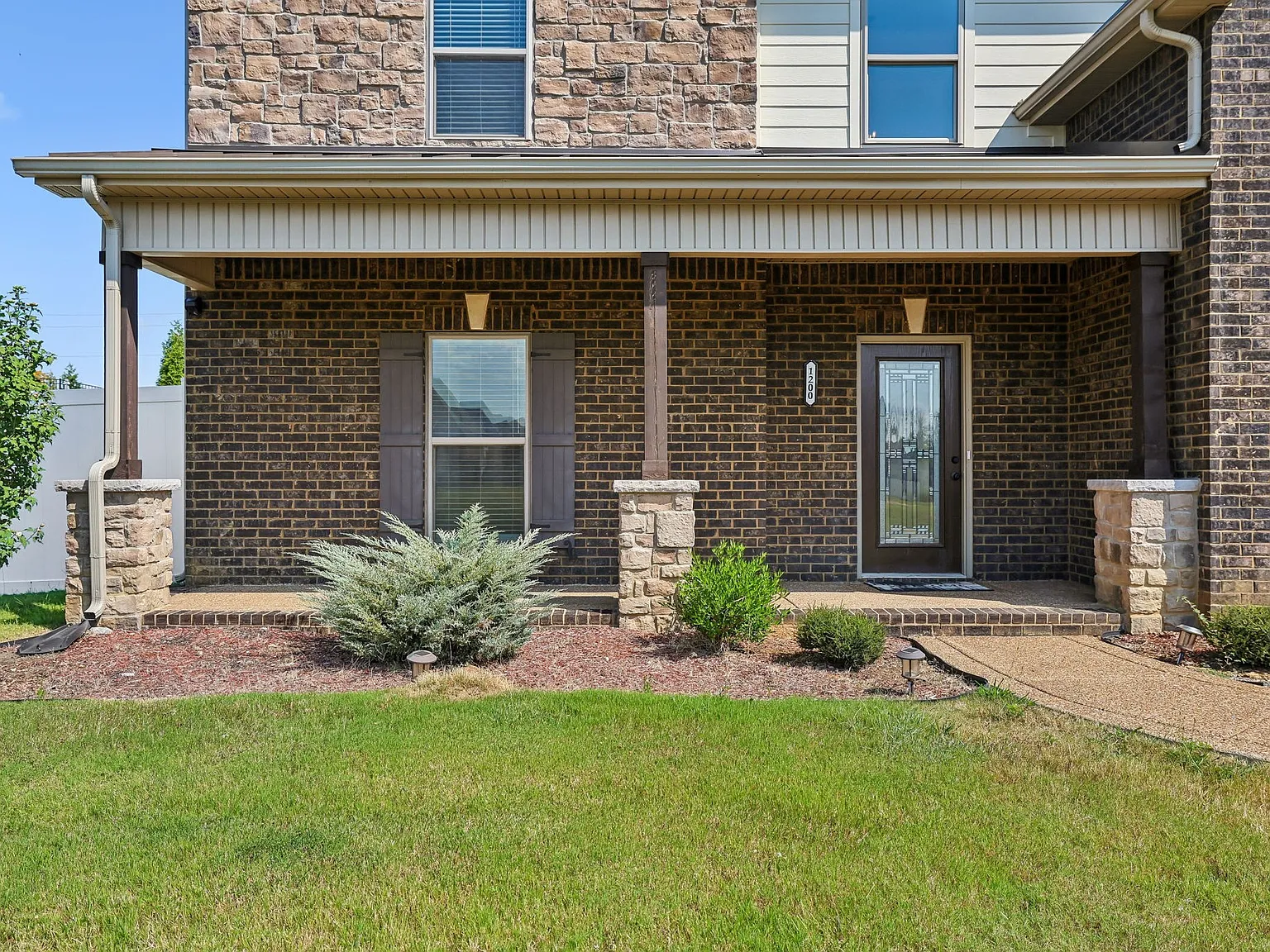5 bed, 3.5 bath, 3152 sqft, $4,200 — Photo 4