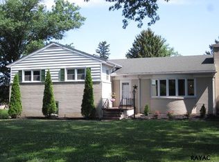11 Roselyn Dr, York, PA 17402