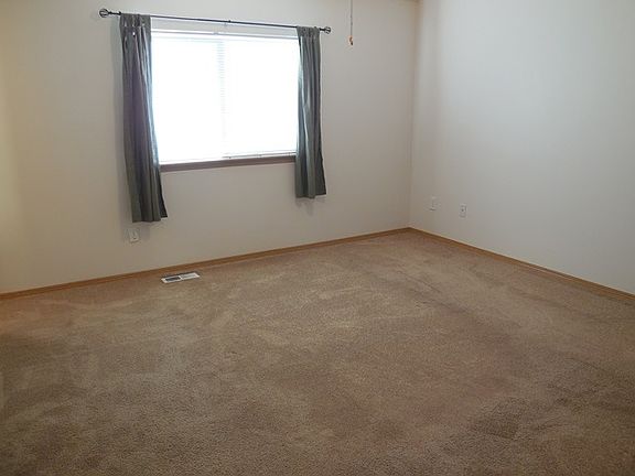 5th image of 6712 66th St NE