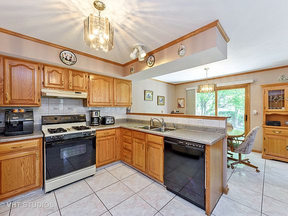5th image of 9069 Jacqueline Dr