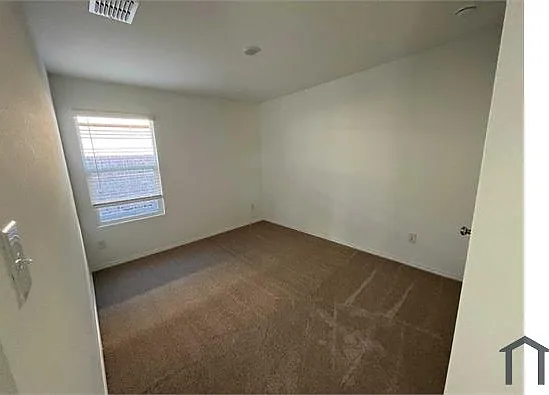 3 bed, 2500 sqft, $2,100 — Photo 2