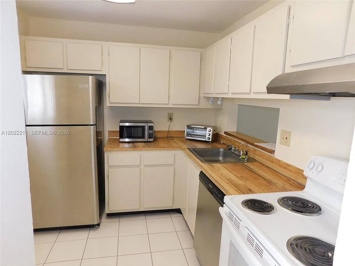 Building Photo - 8005 SW 107th Ave #309