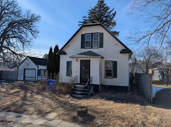 140 4th Ave SW, Oelwein, IA 50662
