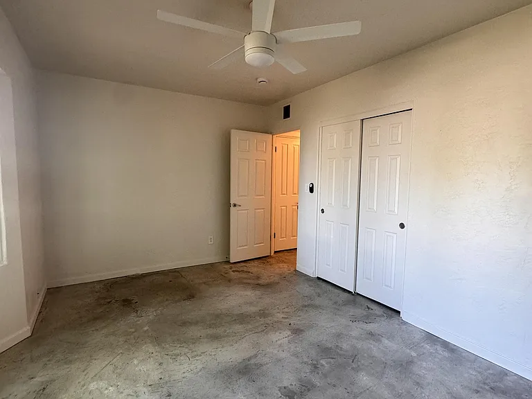 2718 N Greenfield — Photo 22