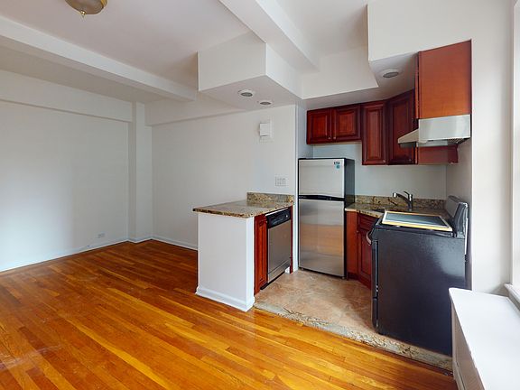 4th image of 301 E 38th St APT 17F