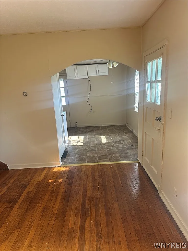 1 bed, 1.0 bath, 1402 sqft, $1,000 — Photo 3