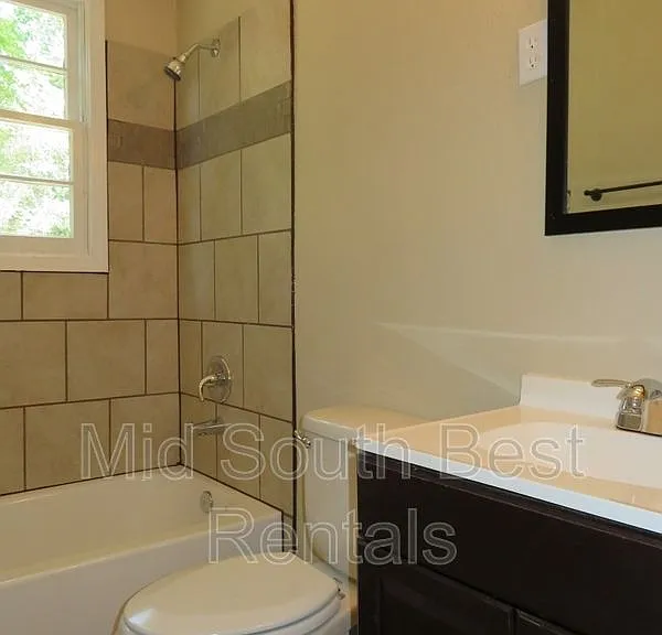1550 Ontario Ave — Photo 2