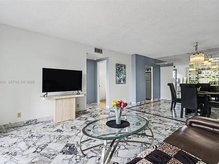 4330 Hillcrest Dr #405 — Photo 9