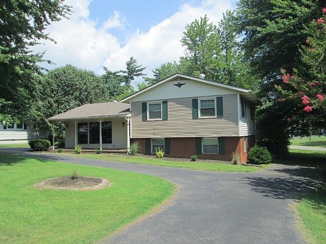 1st image of 300 North Dr