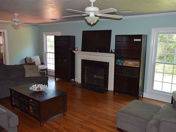 5th image of 1850 Briarcliff Dr
