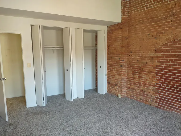 Marlboro Classic Apt & Redwood Square — Photo 91