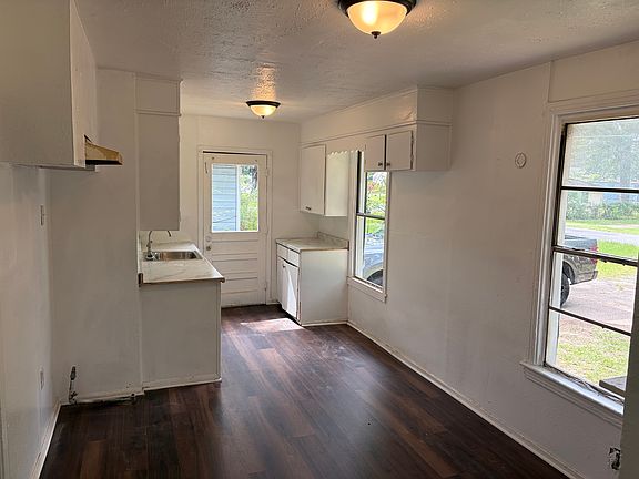 2nd image of 2641 Valley Ridge Rd