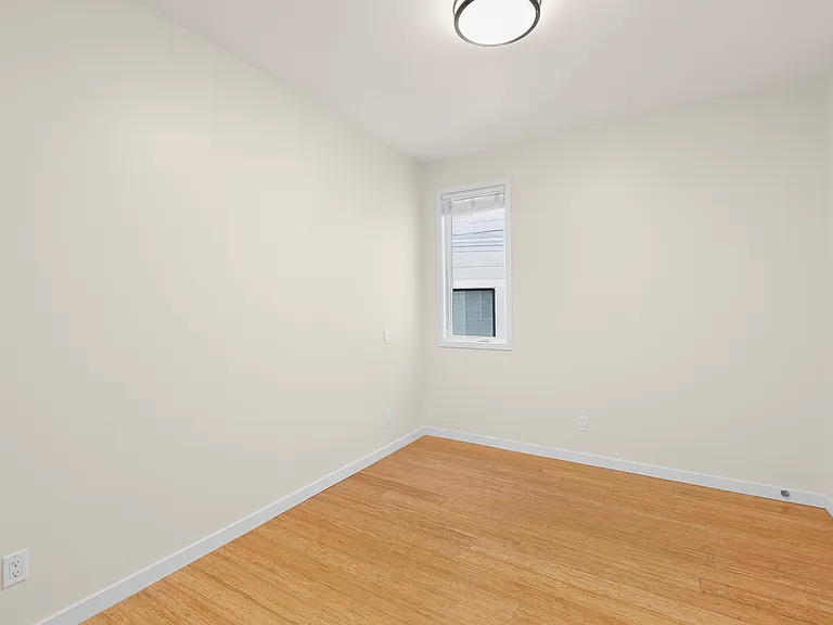 217 10th Ave — Photo 10