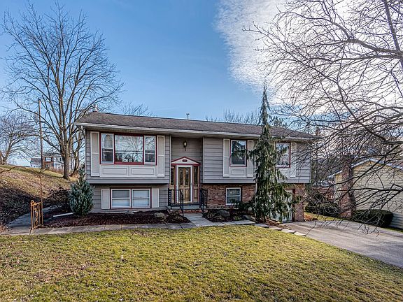 2nd image of 627 Hillcrest Dr