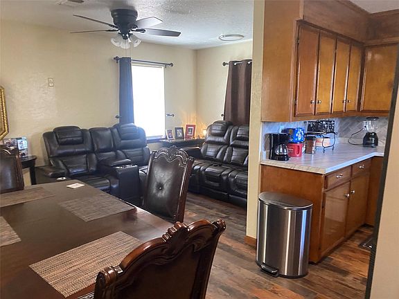5th image of 902 S Holly Ave