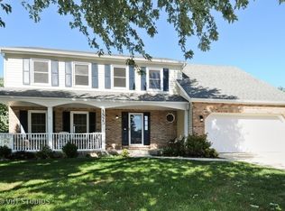 1825 Hilltop Ct, Naperville, IL 60565