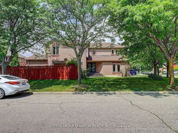 3246 Fanleaf Dr, Mississauga, ON L5N 7C9