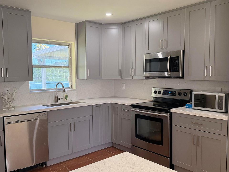 1st image of 531 SW 11TH Avenue