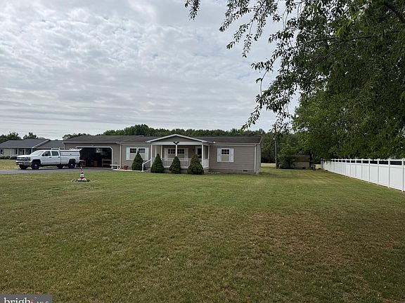 3rd image of 2196 Andrews Lake Rd