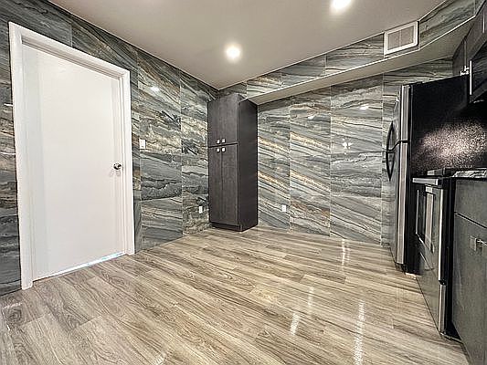 5th image of 17 McGuinness Blvd Floor 2