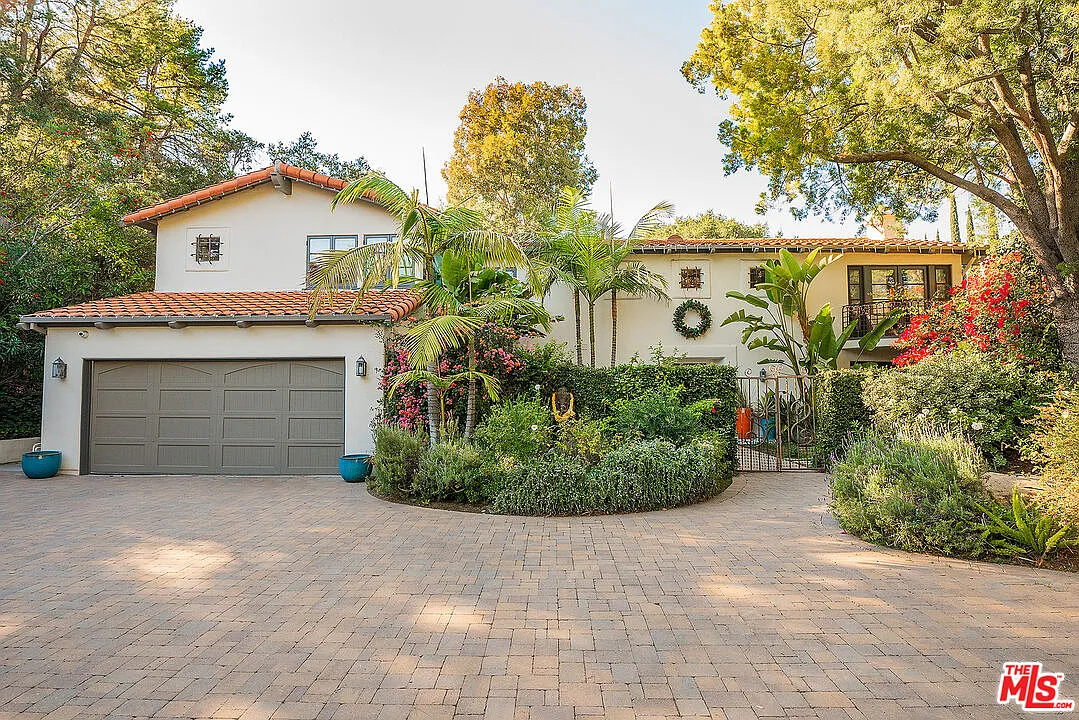 6 bed, 6.5 bath, 5200 sqft, $25,000 — Photo 2