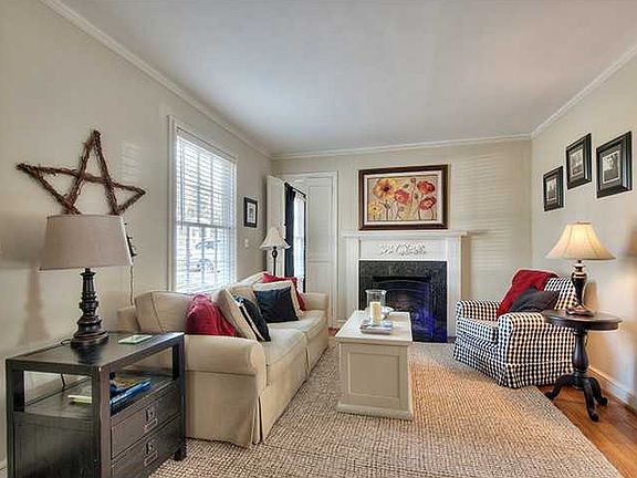 2nd image of 285 Eureka Dr NE