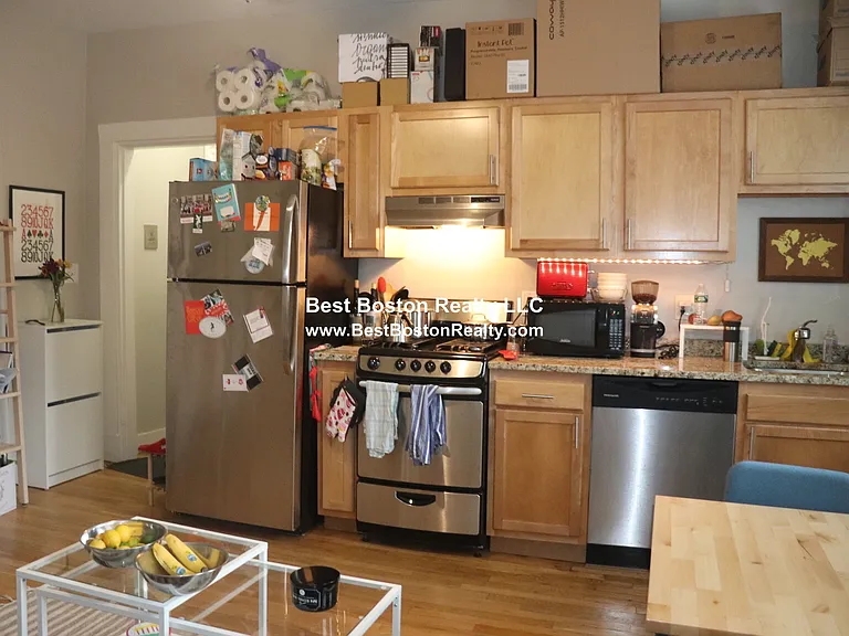 20 John F Kennedy St #6 — Photo 2