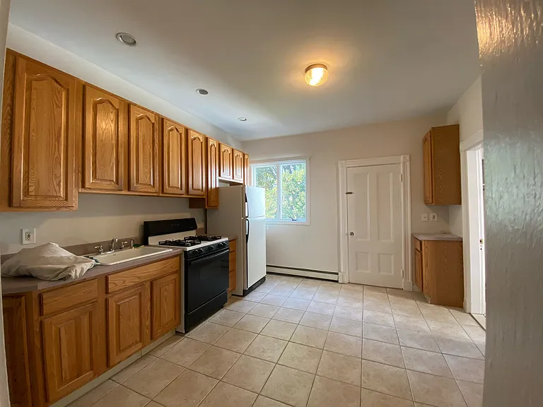 750 E 3rd St #2 — Photo 1