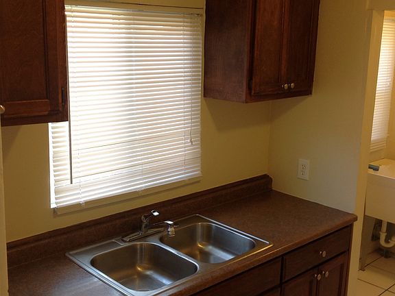3rd image of 1367 N Arrowhead Ave