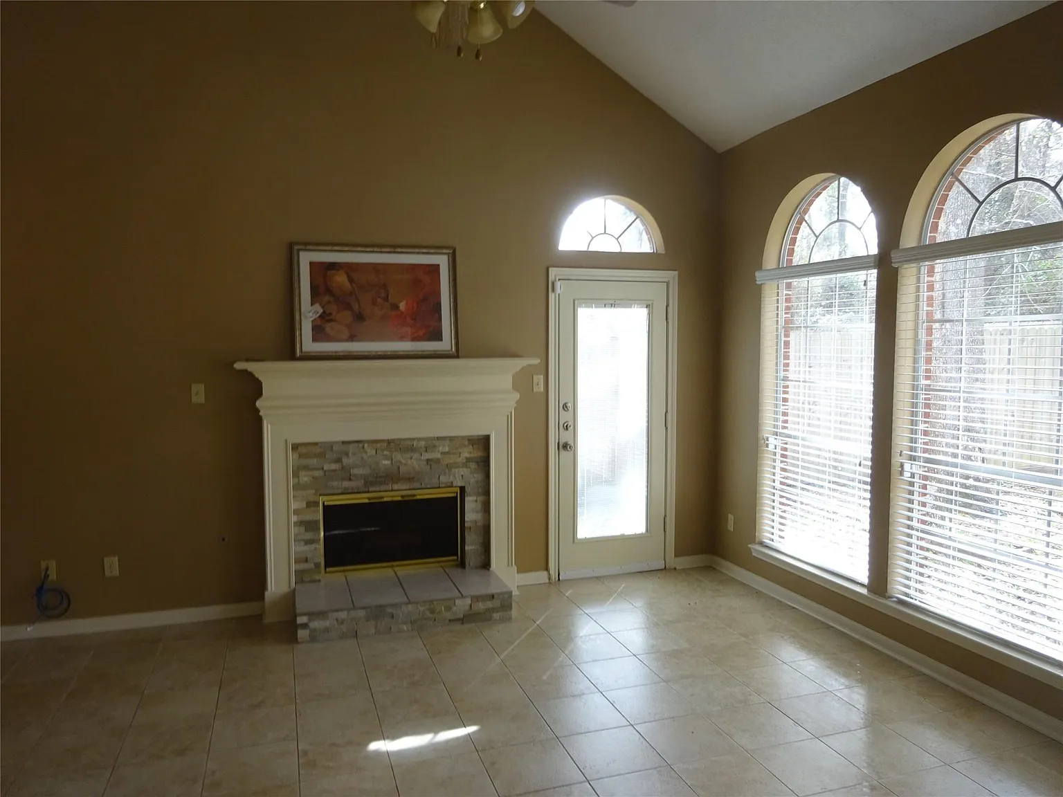 4 bed, 3.5 bath, 2663 sqft, $2,400 — Photo 4