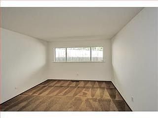 5th image of 905 Barneson Ave
