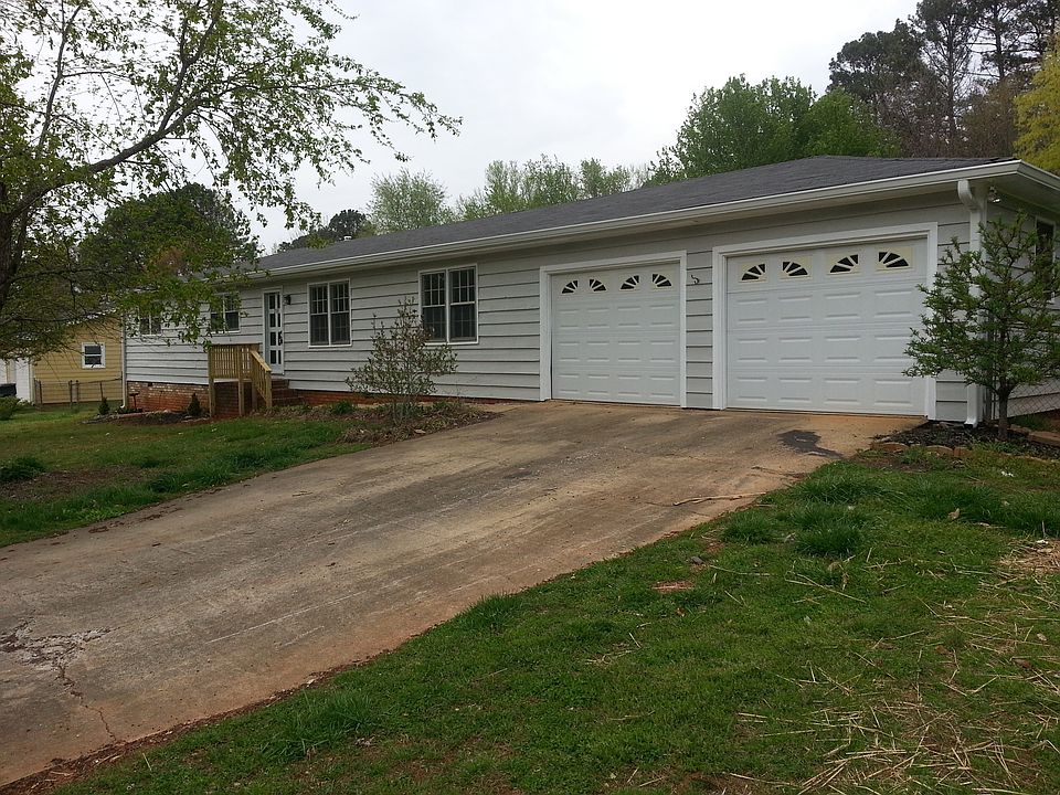 1st image of 210 Beaver Pond Dr