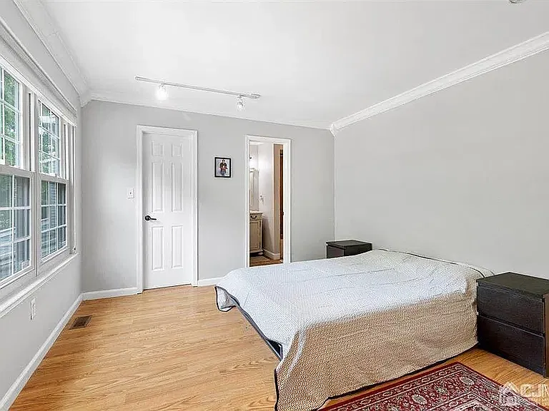 2 bed, 2.5 bath, 1298 sqft, $3,000 — Photo 4