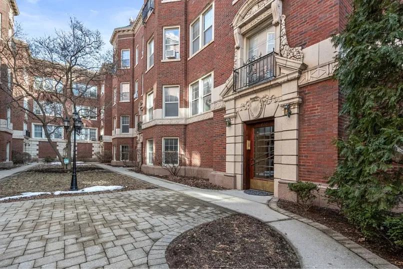 1 bed, 876 sqft, $1,900 — Photo 2