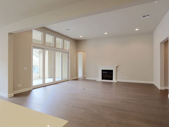 4th image of 870 Candlewood Dr