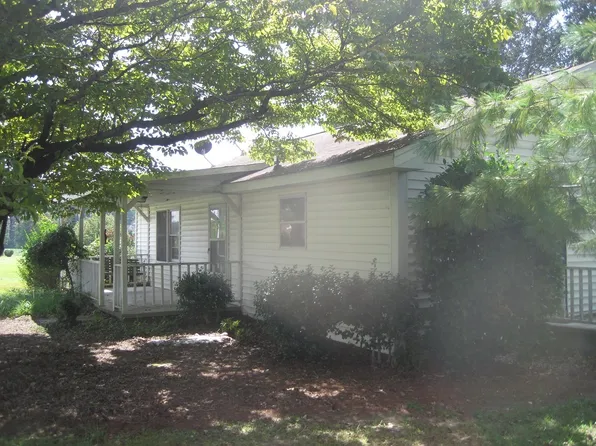 2205 Stewart St, Fuquay Varina, NC 27526